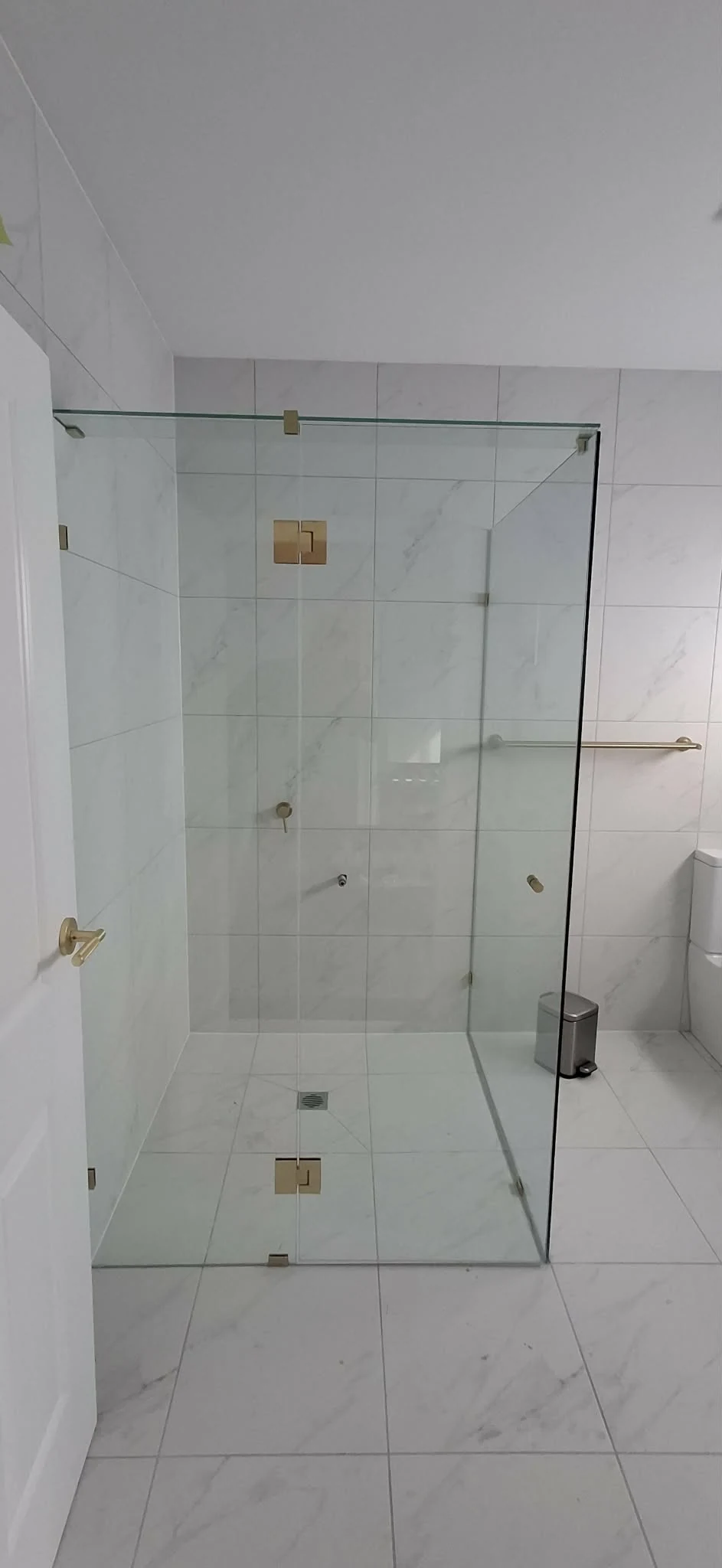 Finished frameless shower detail